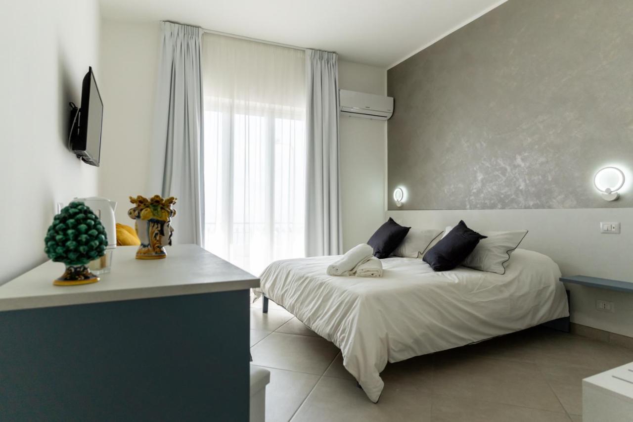 Teddu B&B Giardini-Naxos Buitenkant foto