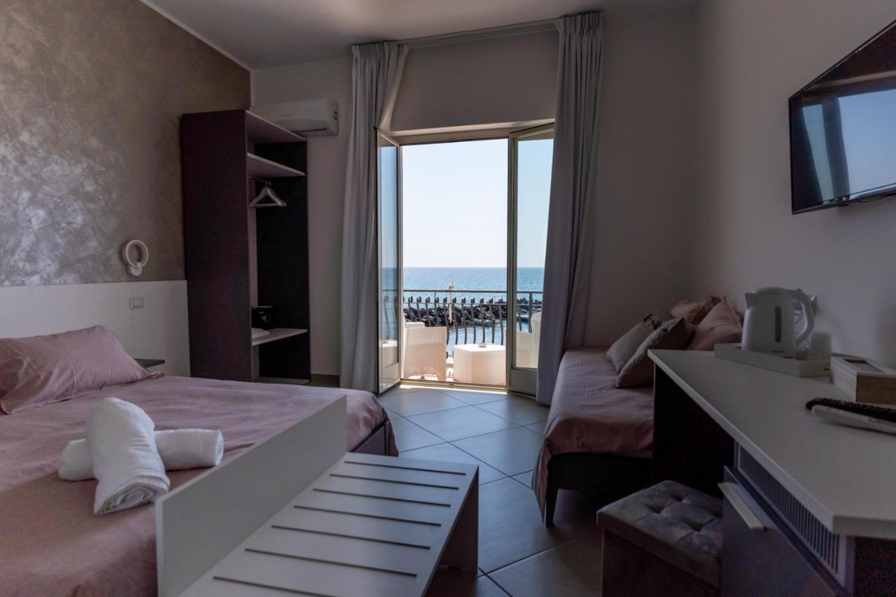 Teddu B&B Giardini-Naxos Buitenkant foto